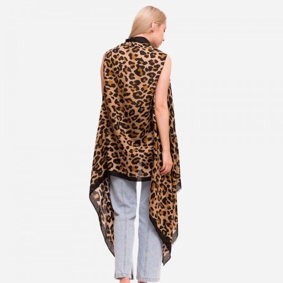 Women's Lightweight Leopard Print Vest - Picture 2 of 2